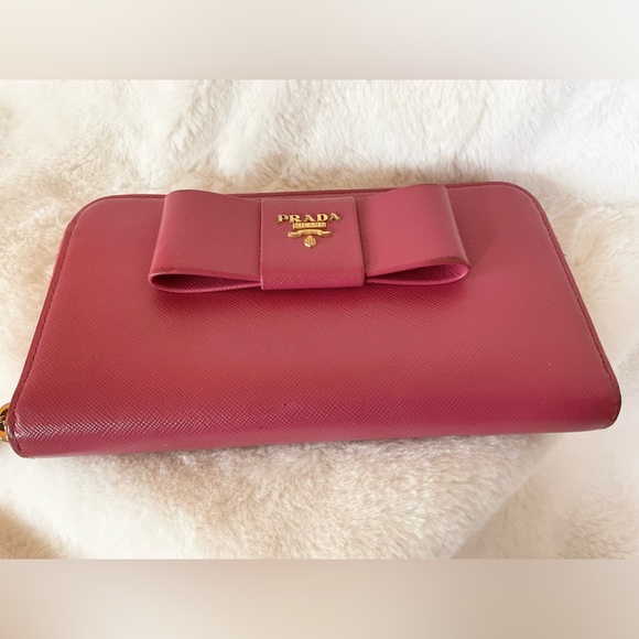 Beautiful Prada Safiano Bow Wallet - Picture 3 of 15